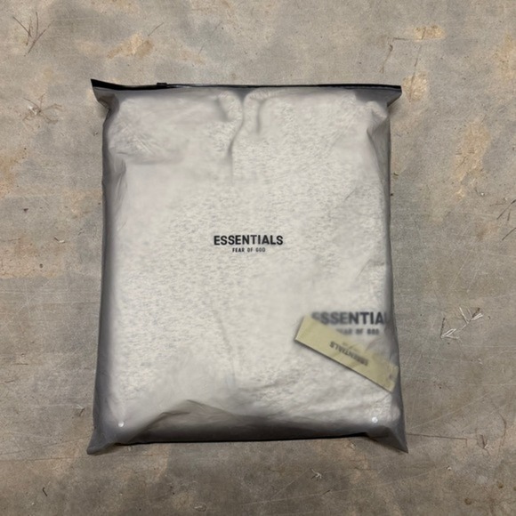 Fear of God Essentials SS22 'Light Oatmeal' Hoodie Size XL - Picture 7 of 7